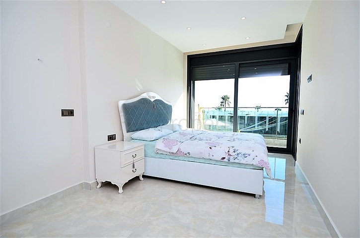 Меблированные апартаменты 1+1 в комплексе у самого моря