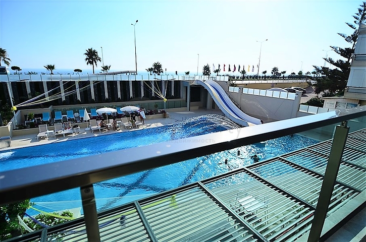 Меблированные апартаменты 1+1 в комплексе у самого моря