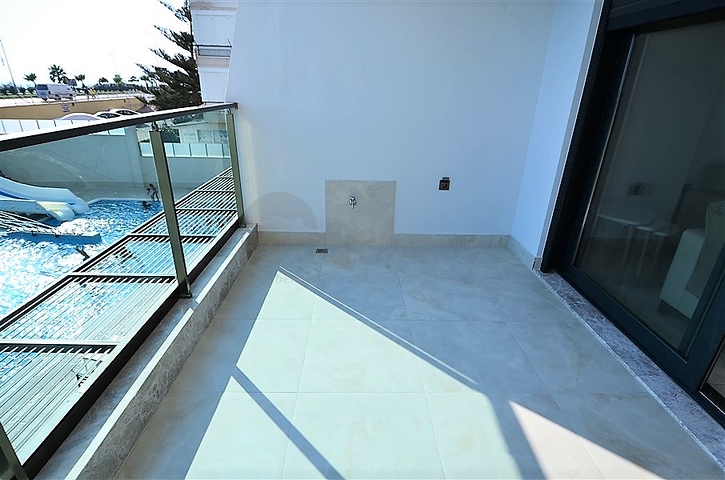 Меблированные апартаменты 1+1 в комплексе у самого моря