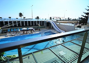 Меблированные апартаменты 1+1 в комплексе у самого моря