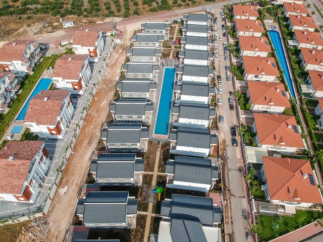 Виллы 4+1 в комплексе в Дошемеальты Анталья