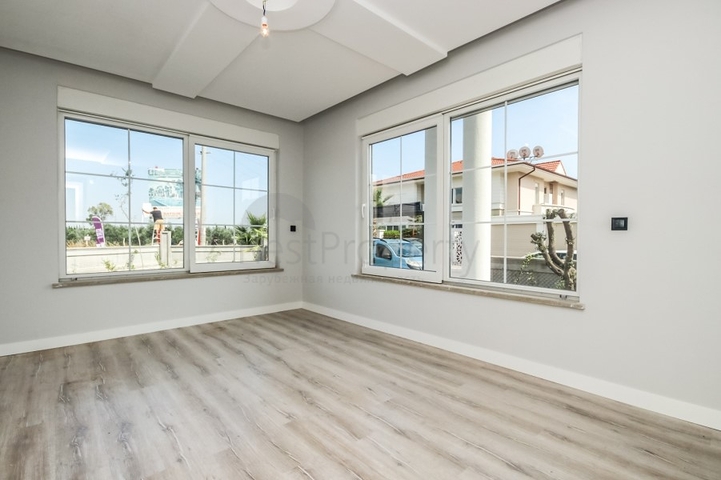 Виллы 4+1 в комплексе в Дошемеальты Анталья