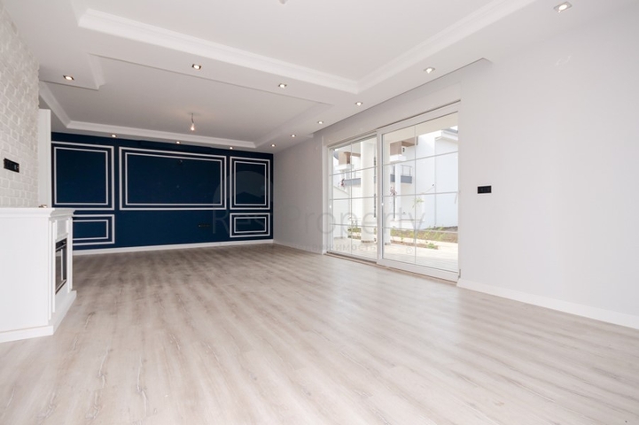 Виллы 4+1 в комплексе в Дошемеальты Анталья