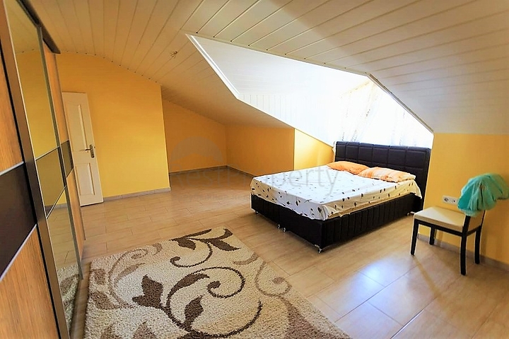 Меблированный пентхаус в районе Оба