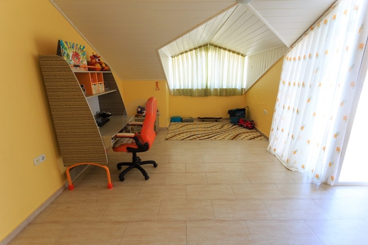 Меблированный пентхаус в районе Оба