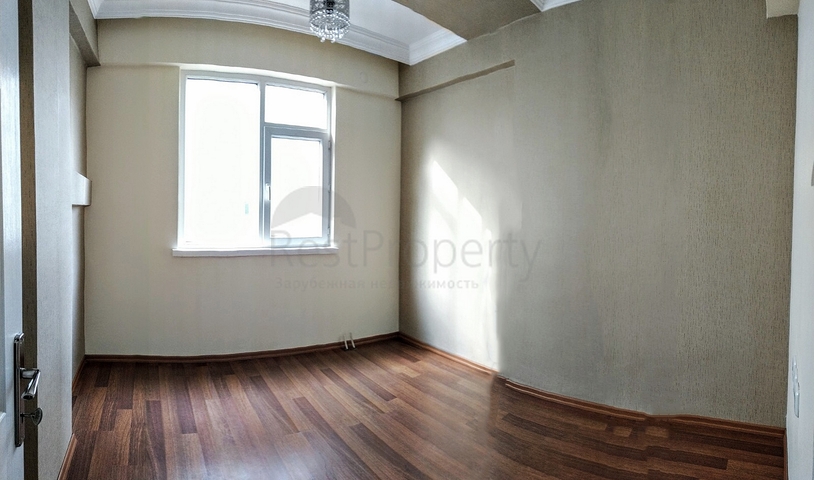 Просторная квартира 3+1 в комплексе с бассейном в Коньяалты