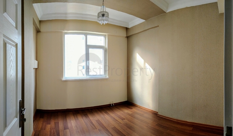 Просторная квартира 3+1 в комплексе с бассейном в Коньяалты