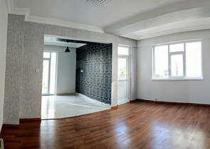 Просторная квартира 3+1 в комплексе с бассейном в Коньяалты