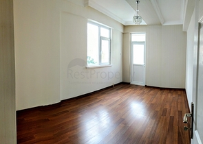 Просторная квартира 3+1 в комплексе с бассейном в Коньяалты