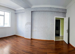 Просторная квартира 3+1 в комплексе с бассейном в Коньяалты