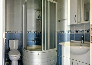 Просторная квартира 3+1 в комплексе с бассейном в Коньяалты