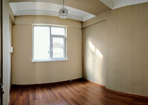 Просторная квартира 3+1 в комплексе с бассейном в Коньяалты