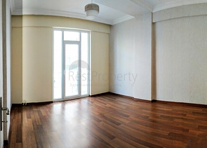 Просторная квартира 3+1 в комплексе с бассейном в Коньяалты