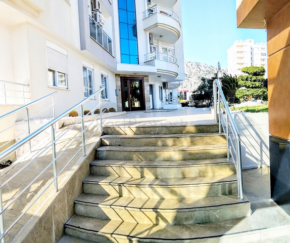 Квартира 1+1 с мебелью в районе Коньяалты Анталья до моря 700 м