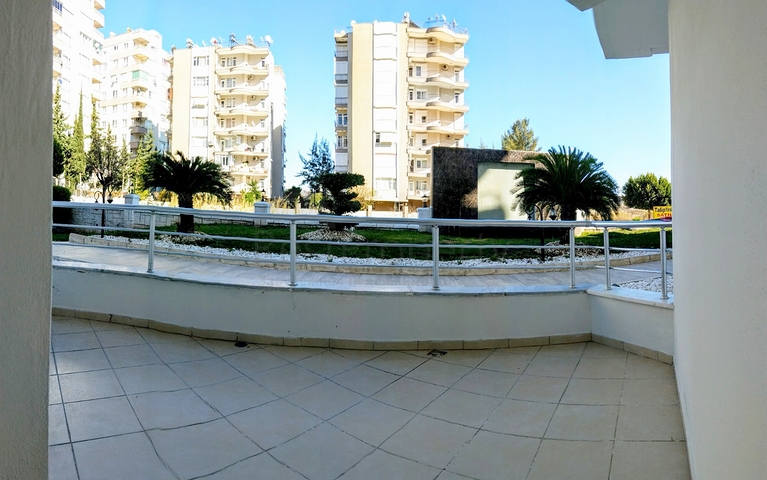 Квартира 1+1 с мебелью в районе Коньяалты Анталья до моря 700 м