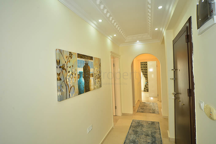 Трехкомнатная квартира в районе Махмутлар