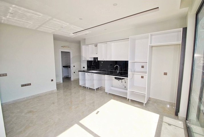 Квартира планировкой 2+1 с прямым видом на море