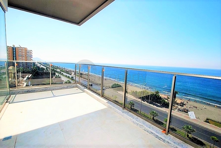 Квартира планировкой 2+1 с прямым видом на море