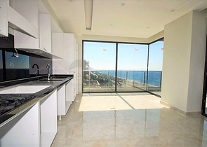 Квартира планировкой 2+1 с прямым видом на море