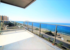 Квартира планировкой 2+1 с прямым видом на море