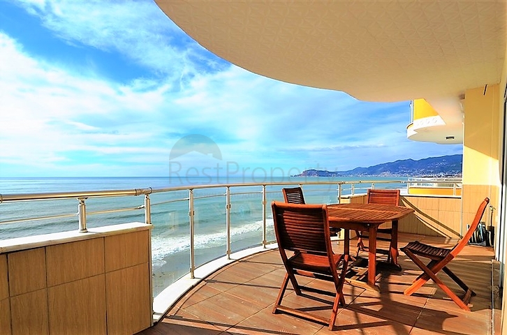 Роскошный пентхаус с прямым видом на Средиземное море