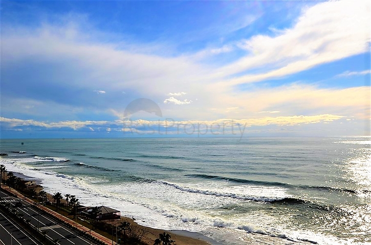 Роскошный пентхаус с прямым видом на Средиземное море