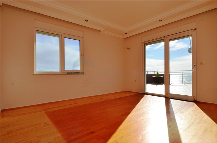 Роскошный пентхаус с прямым видом на Средиземное море