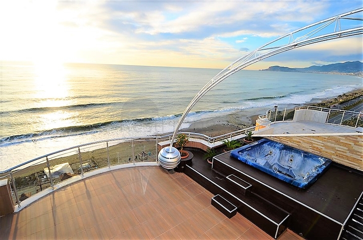 Роскошный пентхаус с прямым видом на Средиземное море