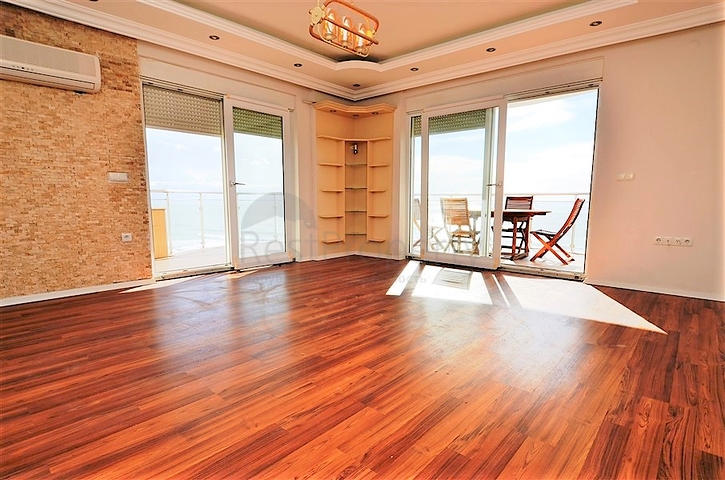 Роскошный пентхаус с прямым видом на Средиземное море