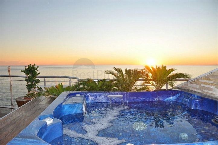 Роскошный пентхаус с прямым видом на Средиземное море