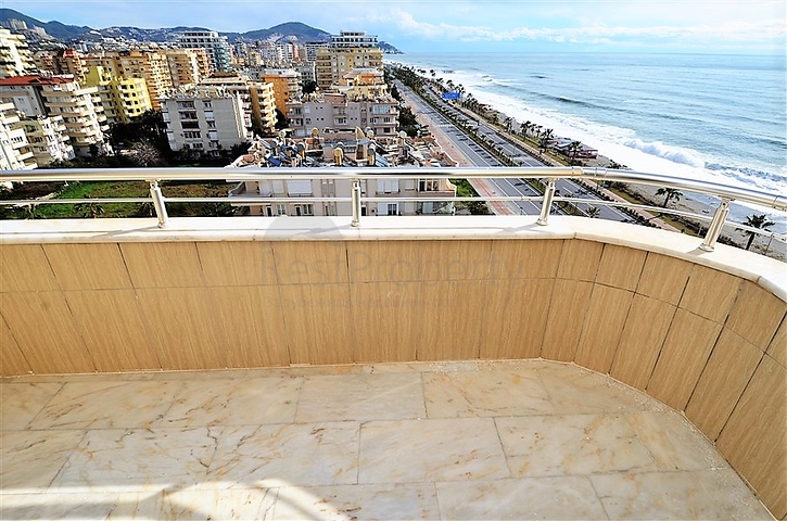 Роскошный пентхаус с прямым видом на Средиземное море