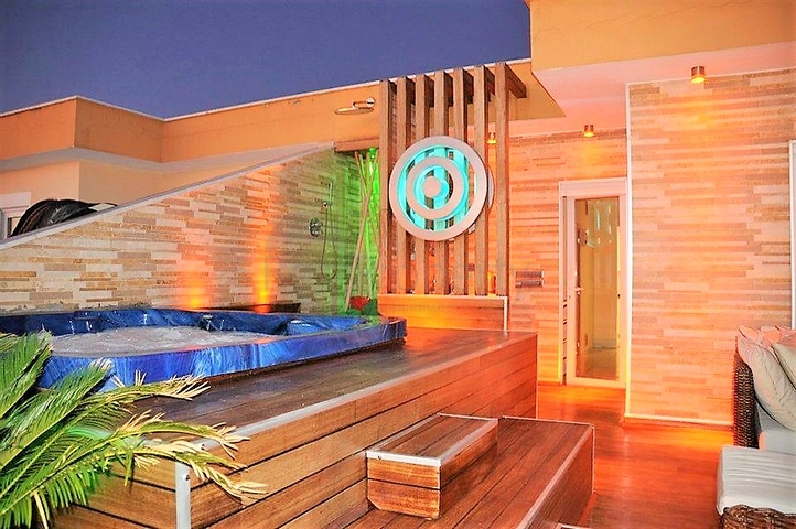 Роскошный пентхаус с прямым видом на Средиземное море