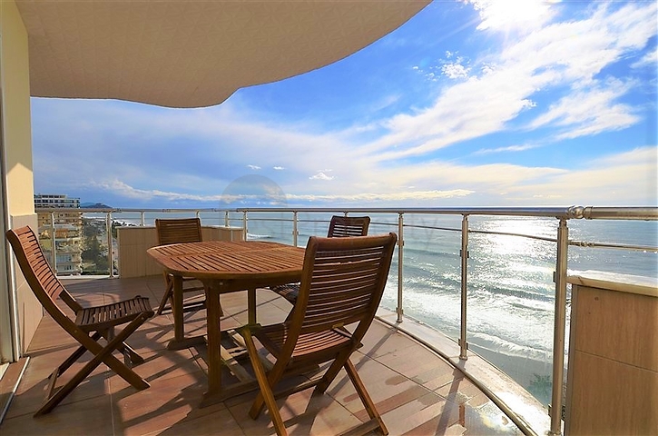 Роскошный пентхаус с прямым видом на Средиземное море