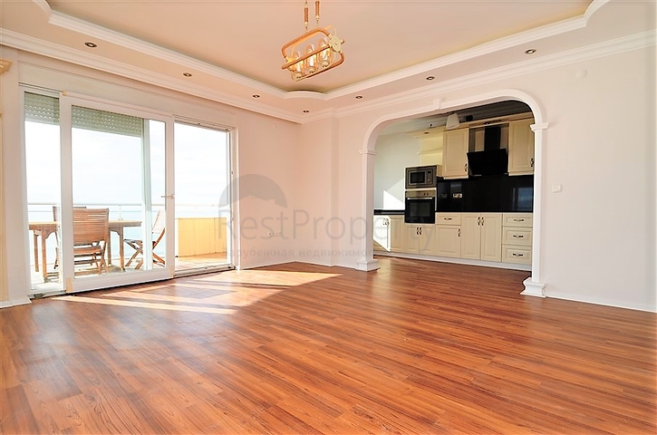 Роскошный пентхаус с прямым видом на Средиземное море
