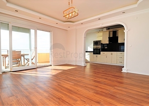 Роскошный пентхаус с прямым видом на Средиземное море