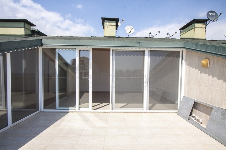 Большой пентхаус с видом на горы и море в Джикджилли