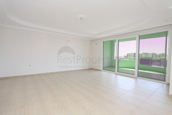 Большой пентхаус с видом на горы и море в Джикджилли