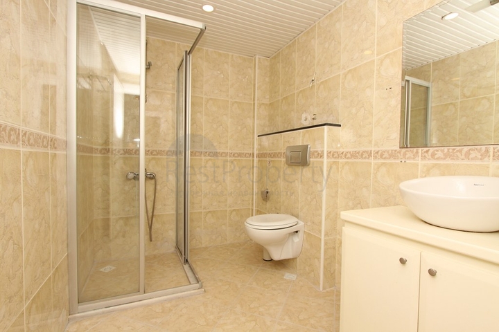 Большой пентхаус с видом на горы и море в Джикджилли