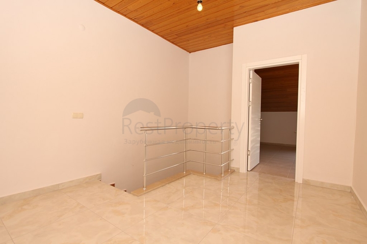 Большой пентхаус с видом на горы и море в Джикджилли