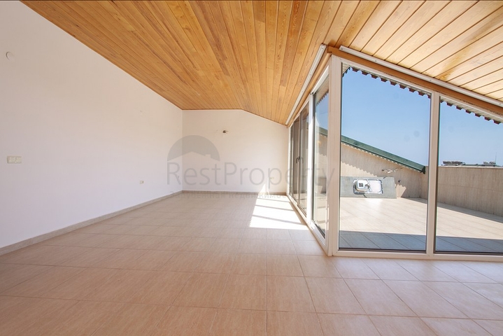 Большой пентхаус с видом на горы и море в Джикджилли