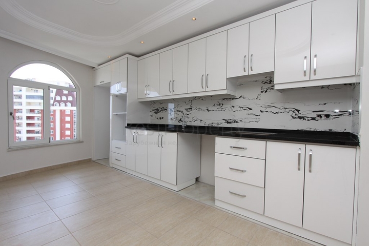 Большой пентхаус с видом на горы и море в Джикджилли