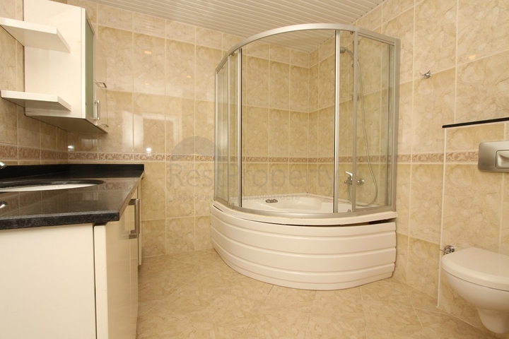 Большой пентхаус с видом на горы и море в Джикджилли