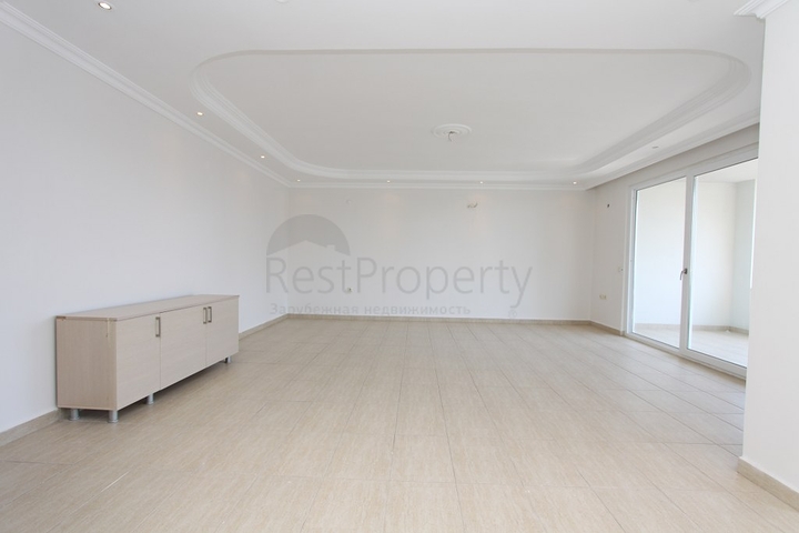 Большой пентхаус с видом на горы и море в Джикджилли