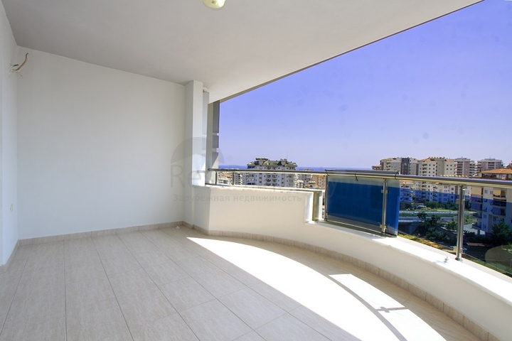 Большой пентхаус с видом на горы и море в Джикджилли