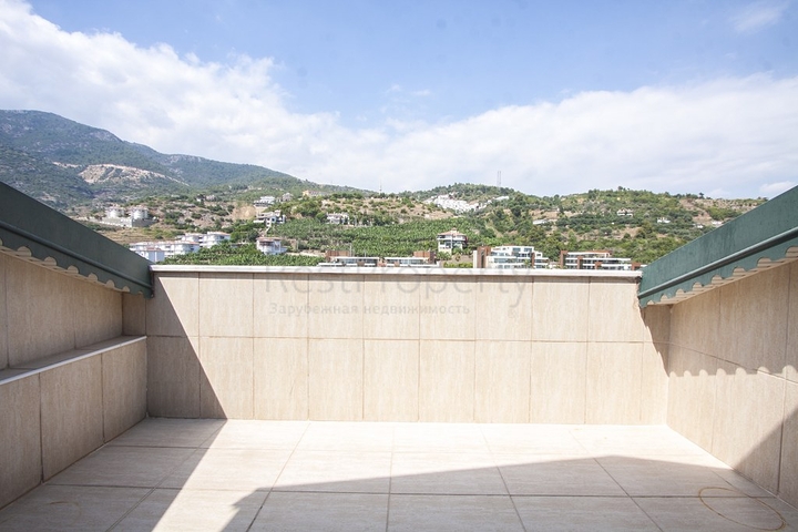 Большой пентхаус с видом на горы и море в Джикджилли