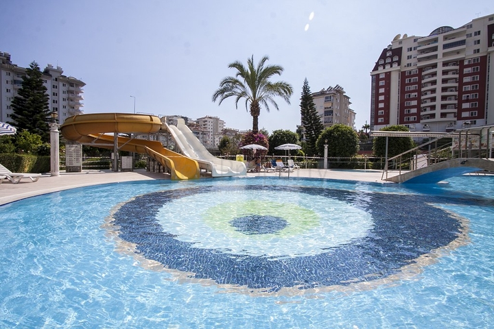 Большой пентхаус с видом на горы и море в Джикджилли