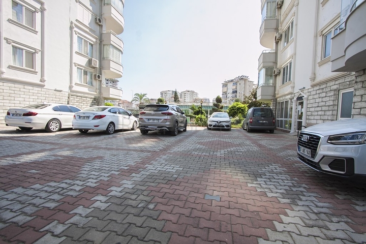 Большой пентхаус с видом на горы и море в Джикджилли