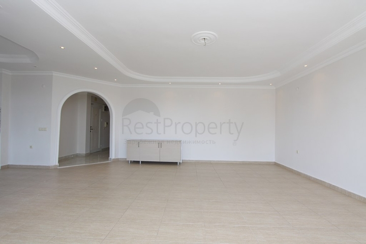 Большой пентхаус с видом на горы и море в Джикджилли