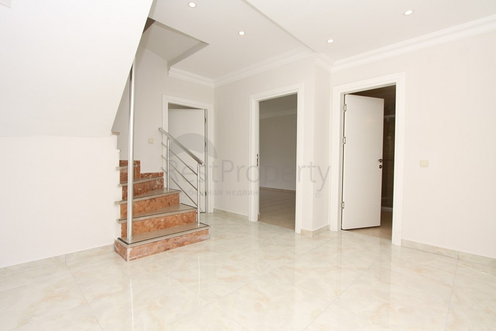 Большой пентхаус с видом на горы и море в Джикджилли