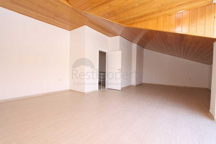 Большой пентхаус с видом на горы и море в Джикджилли